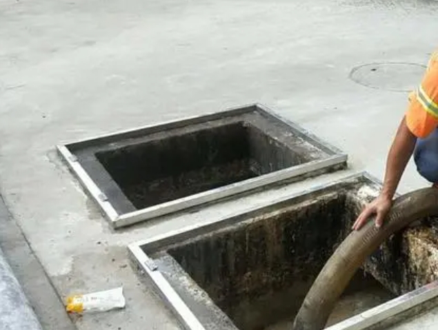 叙永化粪池清理